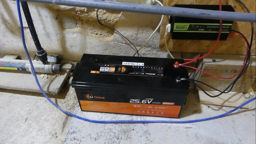 Installierte LiThink 25,6 V Batterie im Technikraum